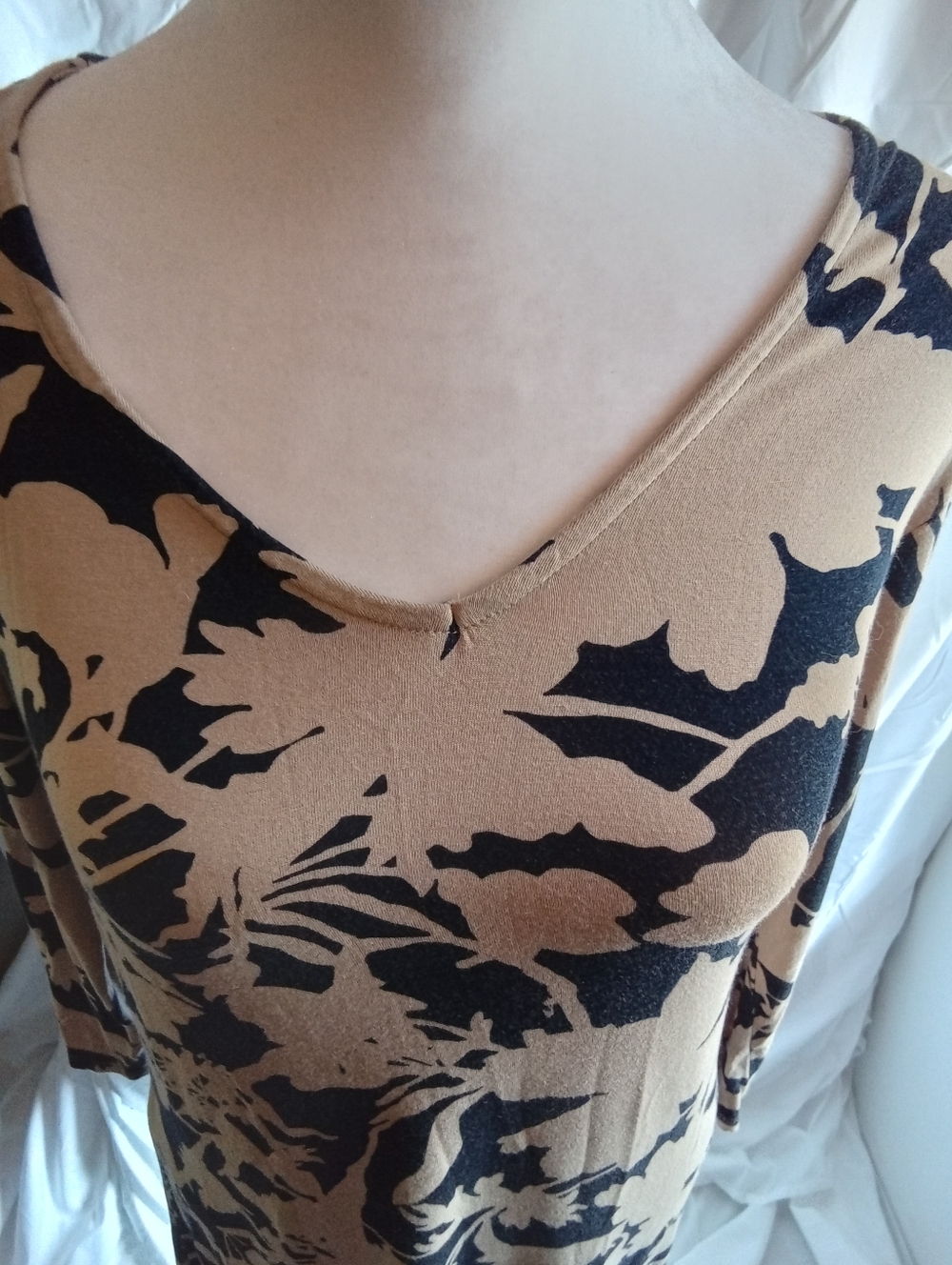 Soft Surroundings Beige and Black Floral V-Neck Maxi Dress SM - Picture 3 of 4